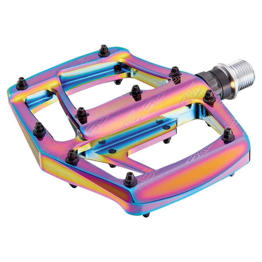PLATFORM PEDALS, BODY: ALUMINUM, SPINDLE: CR-MO, 9/16'', MULTICOLOR, PAIR