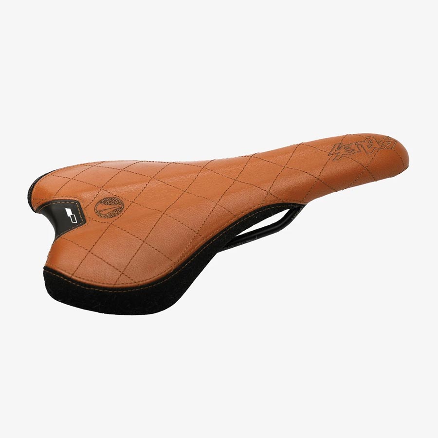 SADDLE, 270 X 138MM, UNISEX, 230G, LEATHER